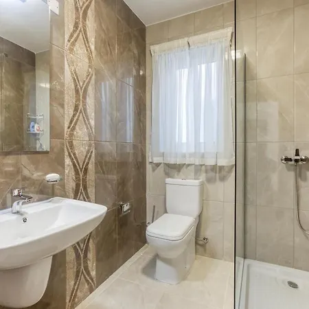 Charming 2br With 2 Balconies In By 360 Estates Σεντ Πόλς Μπέι