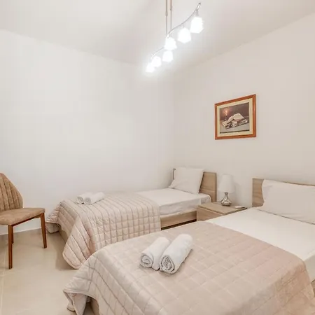 Charming 2br With 2 Balconies In By 360 Estates *