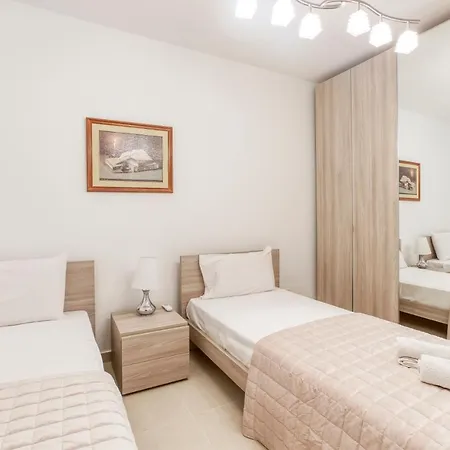 Charming 2br With 2 Balconies In By 360 Estates *