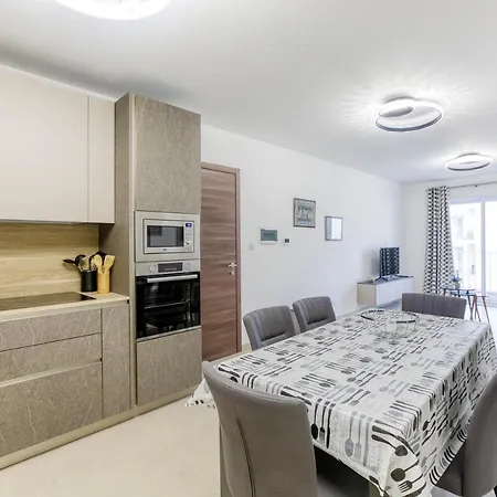Apartment Charming 2br With 2 Balconies In By 360 Estates