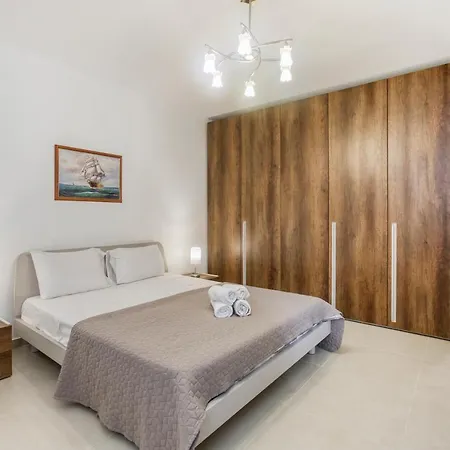 Charming 2br With 2 Balconies In By 360 Estates *